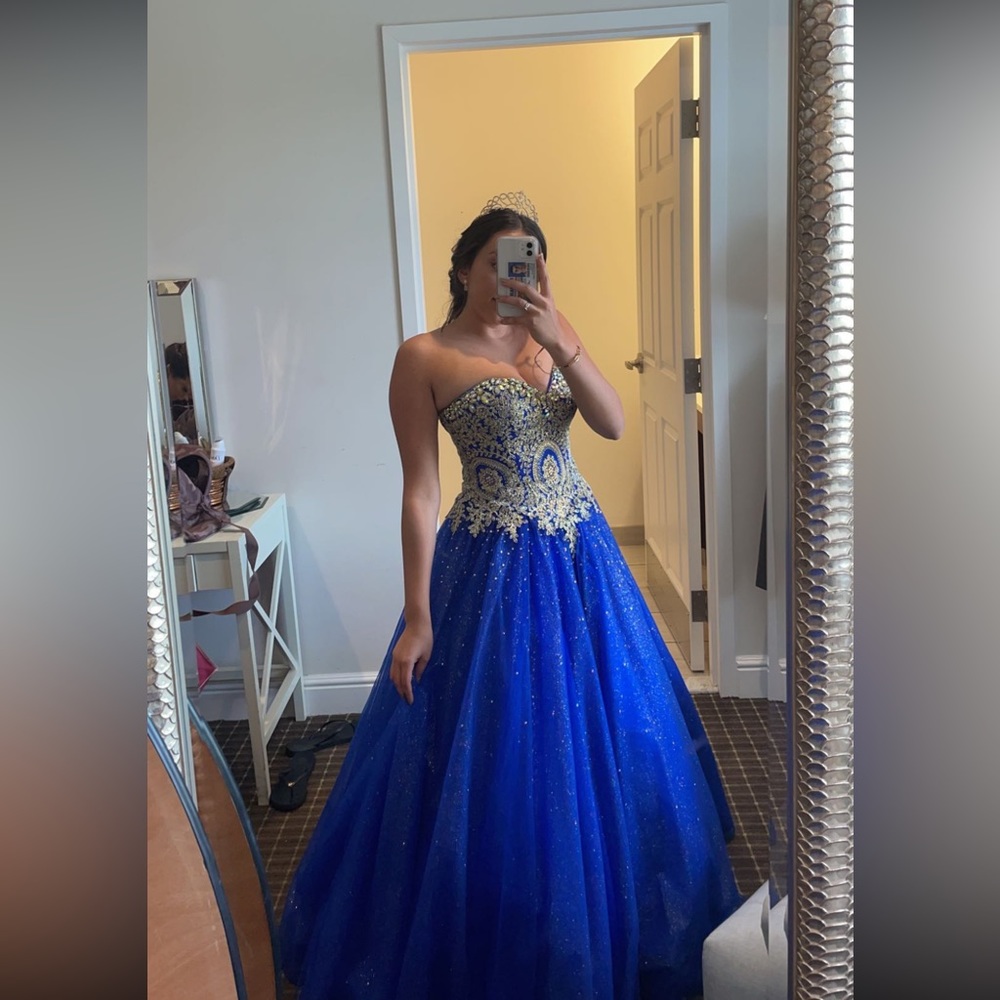 Worn Once, beautiful ball gown/quinceñera Royal blue dress